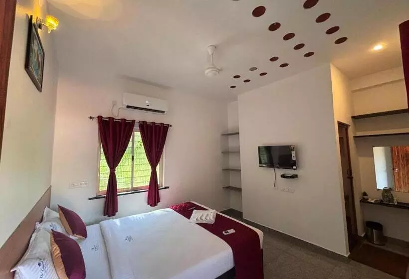 De Capital Hotel With Swimming Pool