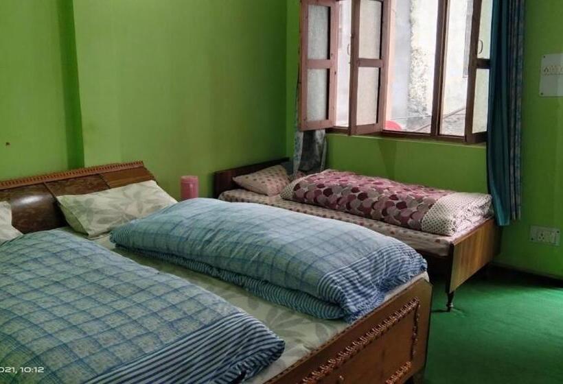 בית מלון כפרי Preetam Uttarakhand