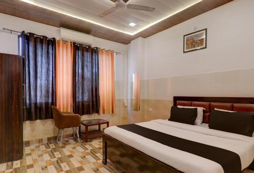 هتل Super Collection O Queen S Palace