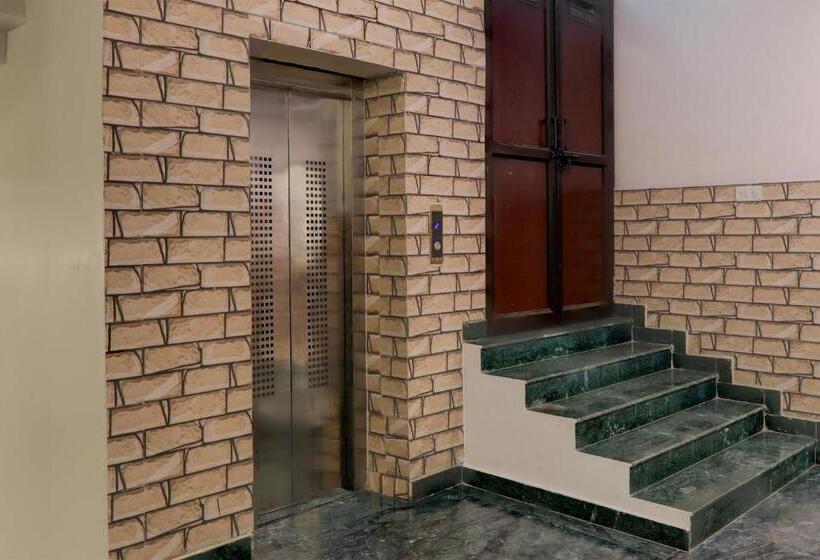 هتل Super Collection O Queen S Palace