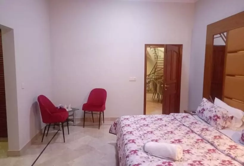 هتل Travel Lodge Clifton