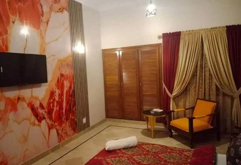 هتل Travel Lodge Clifton