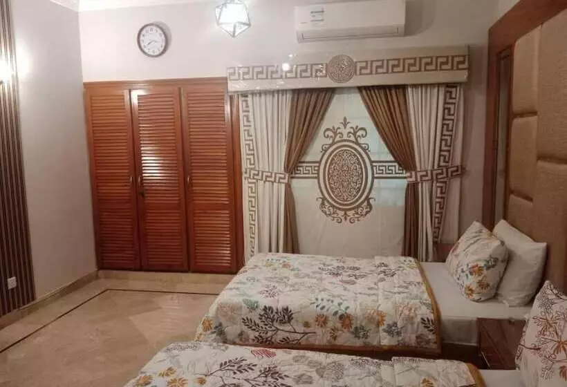 هتل Travel Lodge Clifton