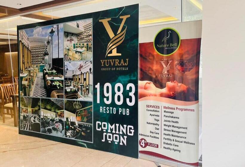 ホテル Yuvraj Le Royale