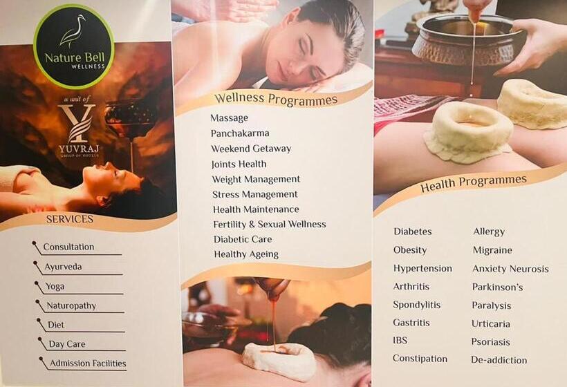 ホテル Yuvraj Le Royale