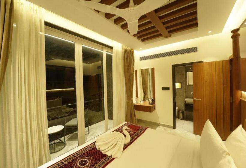 ホテル Yuvraj Le Royale