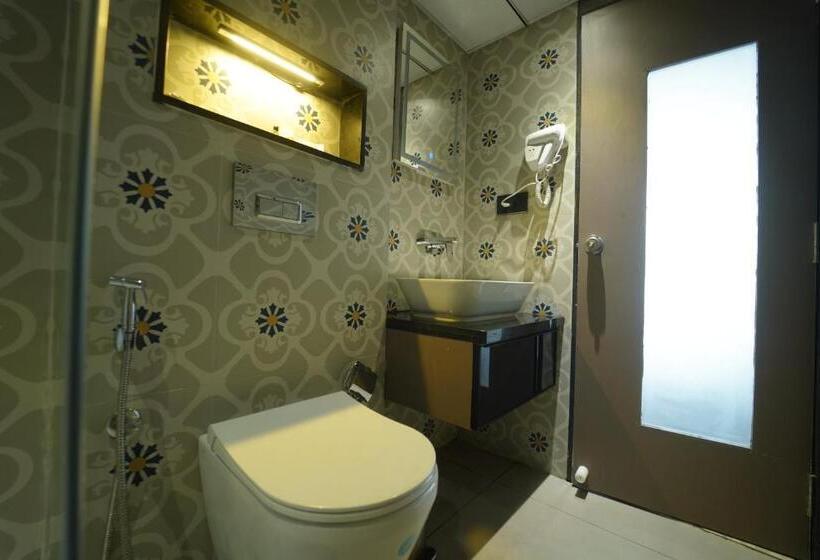 ホテル Yuvraj Le Royale