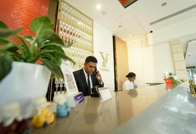 ホテル Yuvraj Le Royale