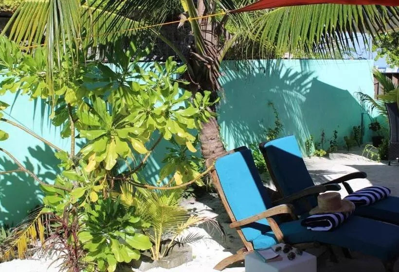 پانسیون Mamello Beach Club Maldives