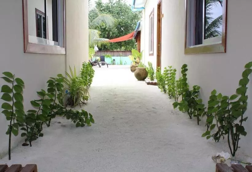 پانسیون Mamello Beach Club Maldives