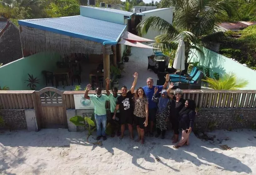 پانسیون Mamello Beach Club Maldives