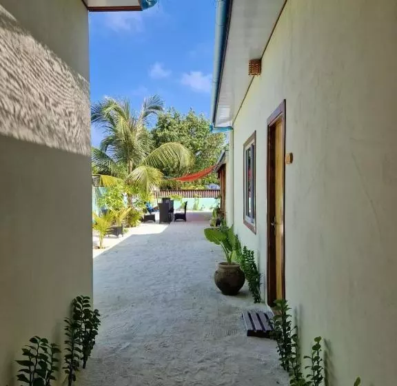پانسیون Mamello Beach Club Maldives