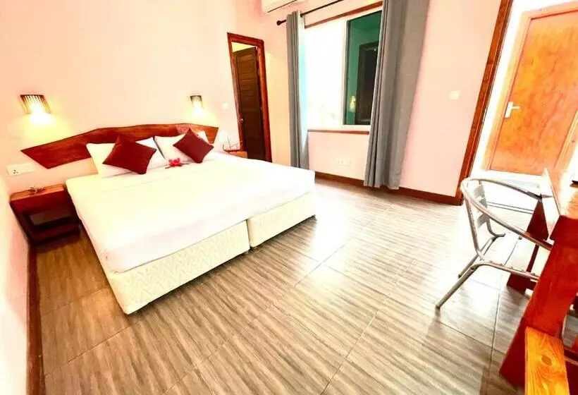 پانسیون Mamello Beach Club Maldives