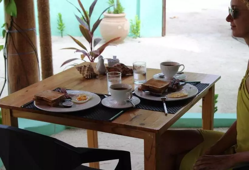 پانسیون Mamello Beach Club Maldives