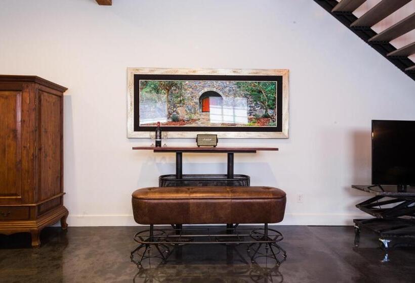 Petaluma Warehouse Lofts Unit D