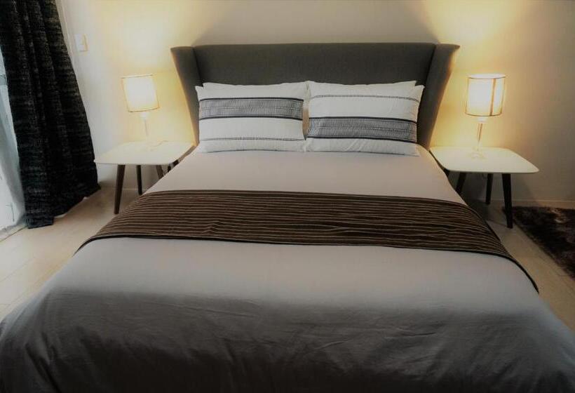 Eighty One Building C53j Condotel