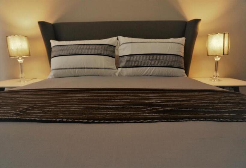 Eighty One Building C53j Condotel