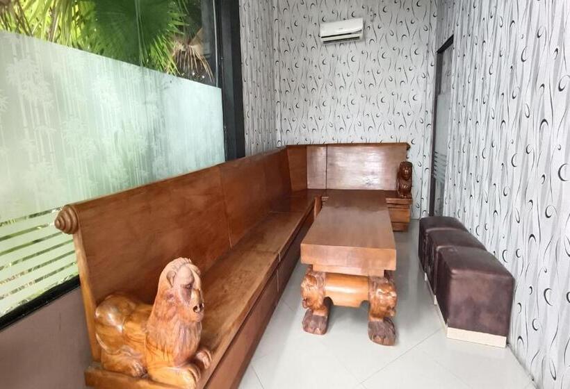 בית מלון כפרי Oyo 93512 Umbuy Homestay