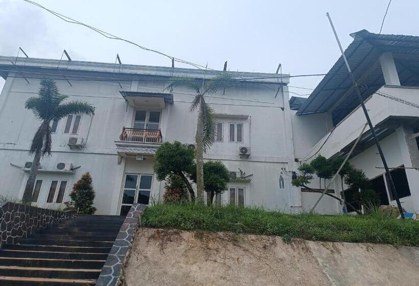 בית מלון כפרי Oyo 93512 Umbuy Homestay