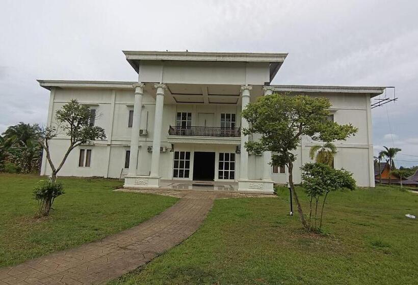 בית מלון כפרי Oyo 93512 Umbuy Homestay