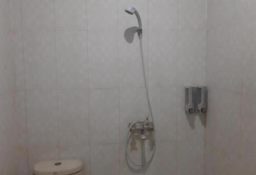 בית מלון כפרי Oyo 93512 Umbuy Homestay