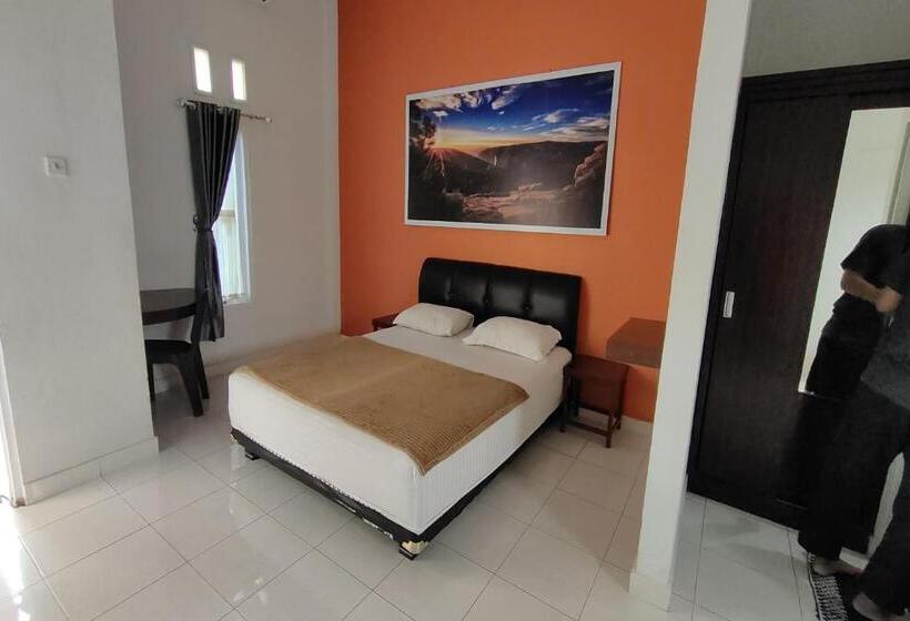 בית מלון כפרי Oyo 93512 Umbuy Homestay