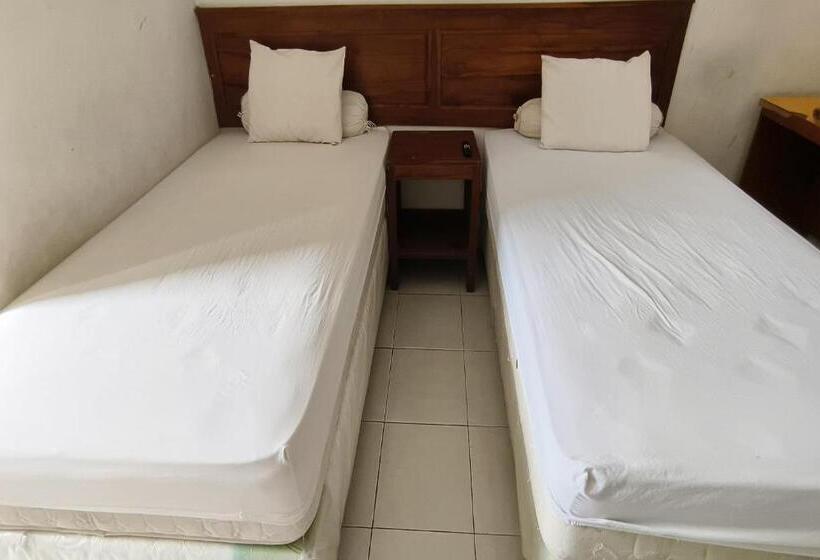 בית מלון כפרי Oyo 93512 Umbuy Homestay