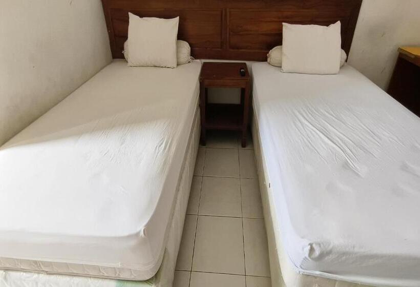 בית מלון כפרי Oyo 93512 Umbuy Homestay