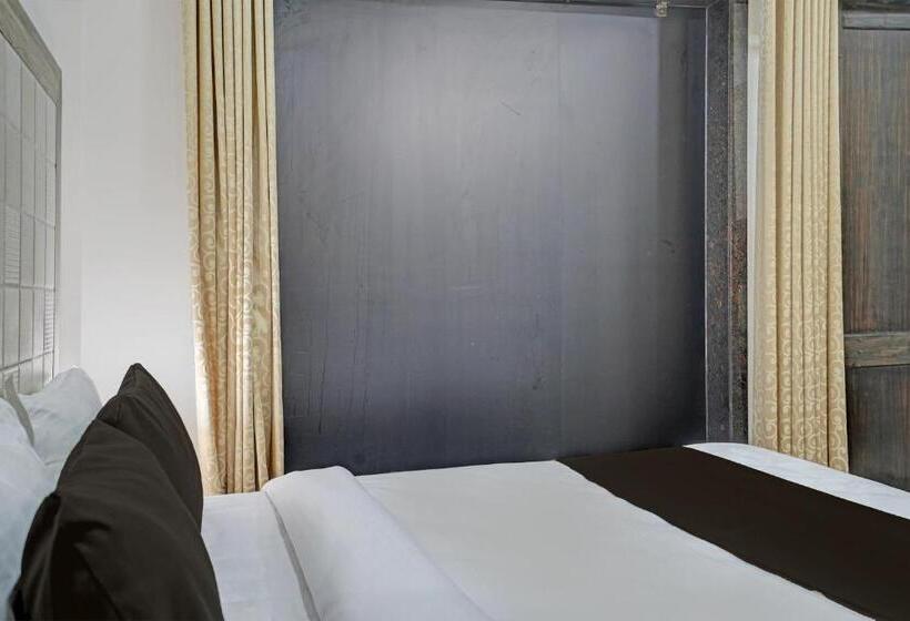 هتل Oyo The Grand Rediance