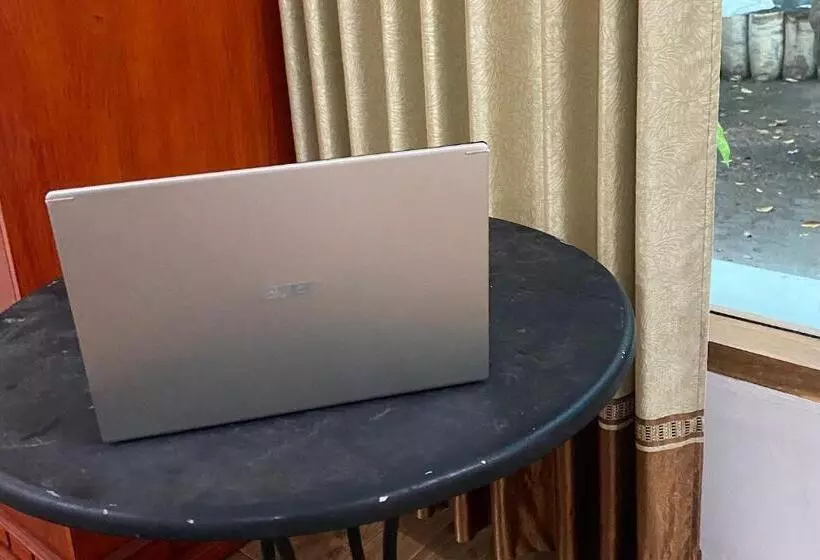 ホテル Spot On 93519 Kebun Manis Homestay