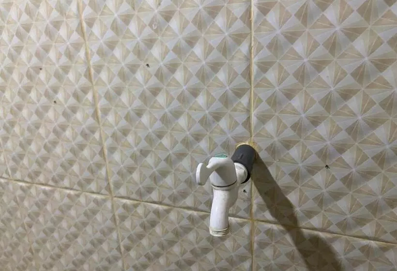 ホテル Spot On 93519 Kebun Manis Homestay