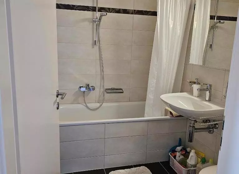 ペンション Appartement Meublé à Louer à Nax