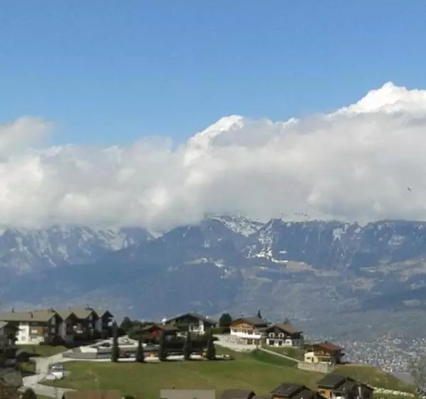 ペンション Appartement Meublé à Louer à Nax