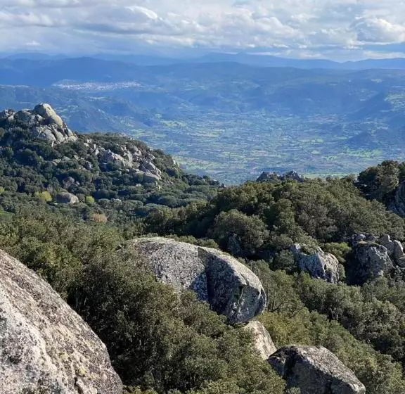 پانسیون Carrales Guest House