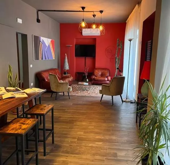 پانسیون Carrales Guest House