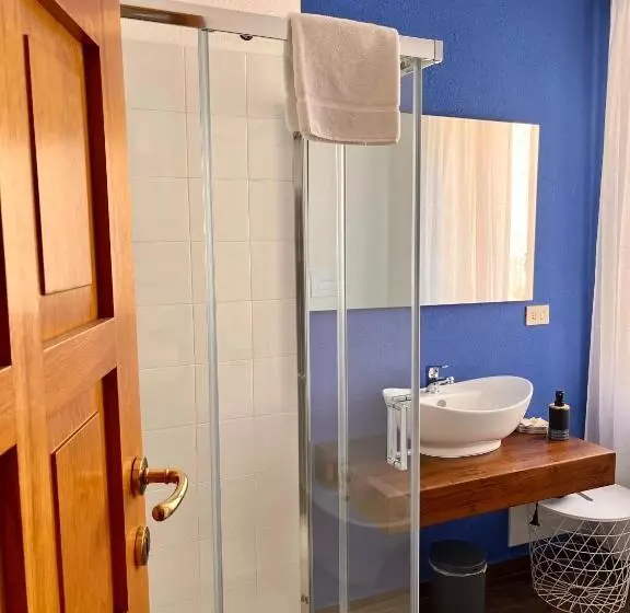 پانسیون Carrales Guest House