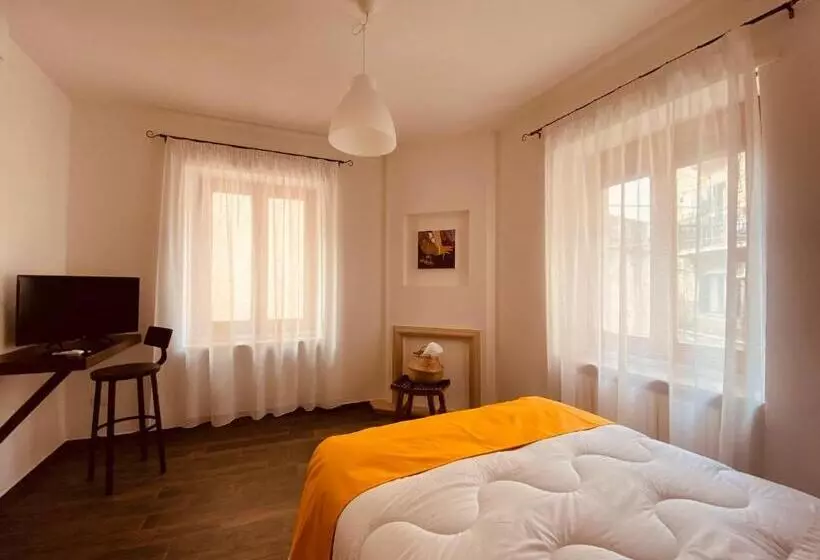 پانسیون Carrales Guest House