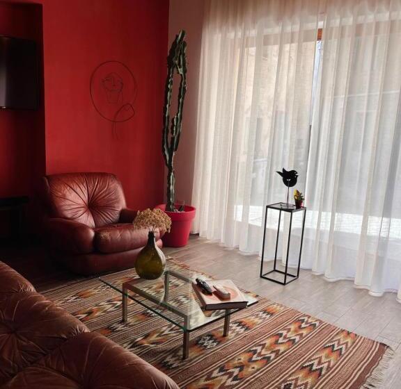 펜션 Carrales Guest House