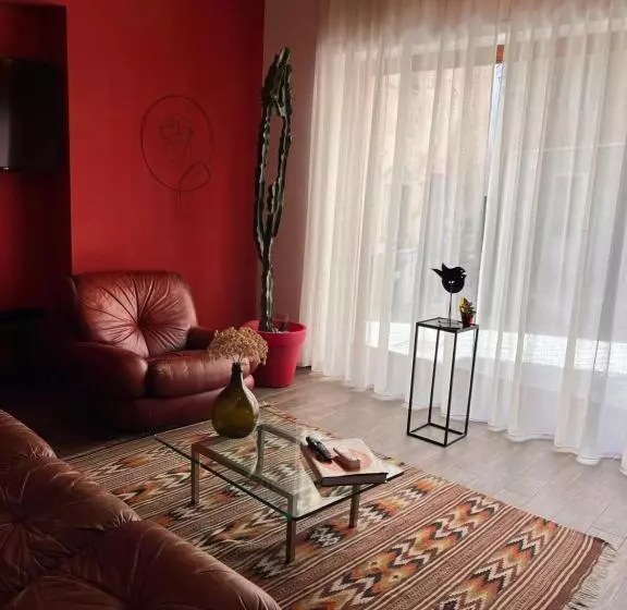 پانسیون Carrales Guest House