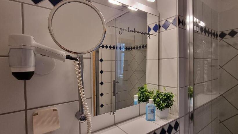 Majatalo Bestvacation   Gästehaus Mit 5 Einzel , Doppelzimmern, 5 Bäder, 7 Betten  Kaffee  Und Teenische, Kos