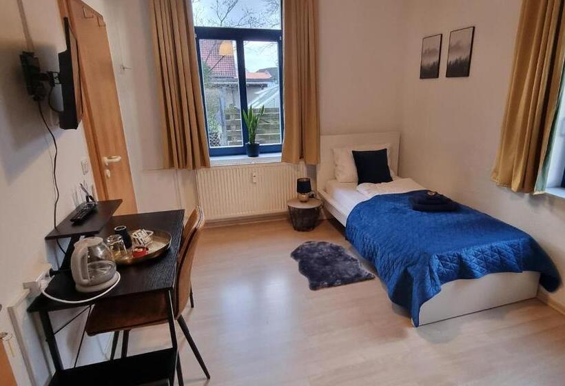 Majatalo Bestvacation   Gästehaus Mit 5 Einzel , Doppelzimmern, 5 Bäder, 7 Betten  Kaffee  Und Teenische, Kos