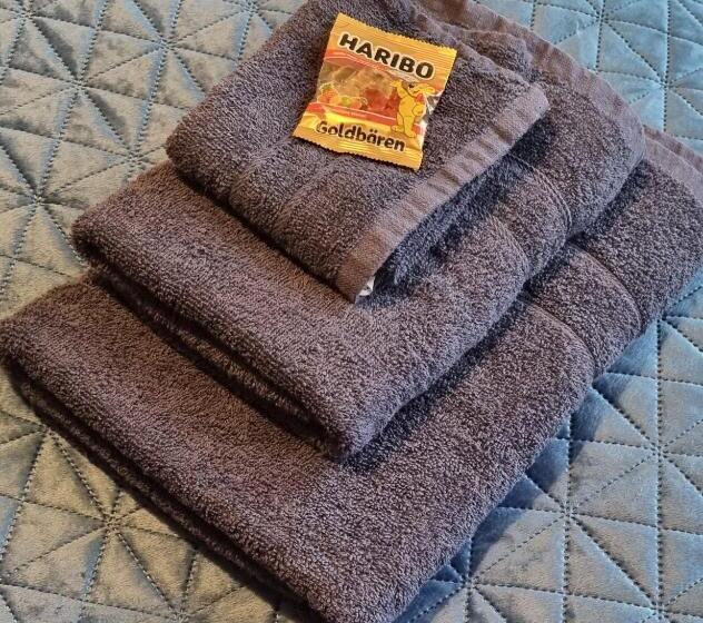 Majatalo Bestvacation   Gästehaus Mit 5 Einzel , Doppelzimmern, 5 Bäder, 7 Betten  Kaffee  Und Teenische, Kos