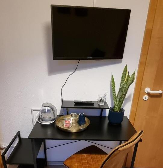 Majatalo Bestvacation   Gästehaus Mit 5 Einzel , Doppelzimmern, 5 Bäder, 7 Betten  Kaffee  Und Teenische, Kos