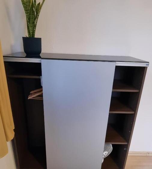 Majatalo Bestvacation   Gästehaus Mit 5 Einzel , Doppelzimmern, 5 Bäder, 7 Betten  Kaffee  Und Teenische, Kos