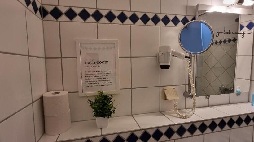 Majatalo Bestvacation   Gästehaus Mit 5 Einzel , Doppelzimmern, 5 Bäder, 7 Betten  Kaffee  Und Teenische, Kos