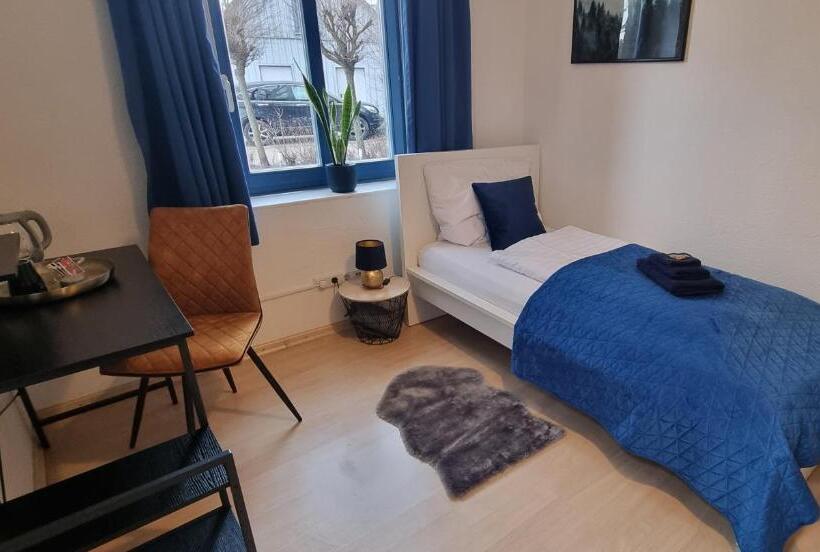 Majatalo Bestvacation   Gästehaus Mit 5 Einzel , Doppelzimmern, 5 Bäder, 7 Betten  Kaffee  Und Teenische, Kos