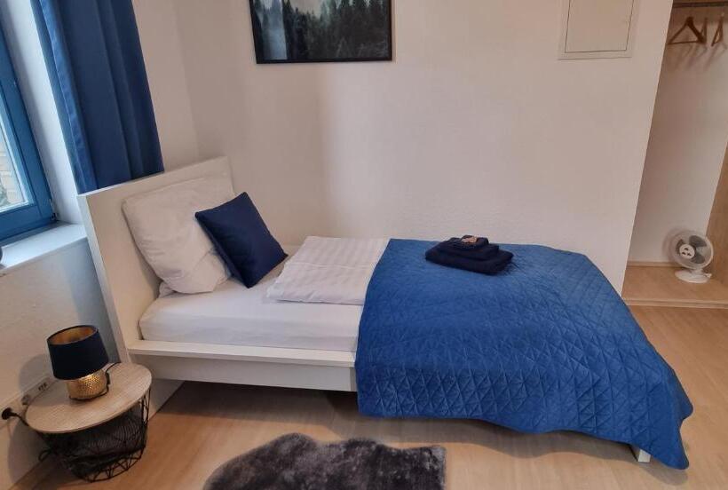 Majatalo Bestvacation   Gästehaus Mit 5 Einzel , Doppelzimmern, 5 Bäder, 7 Betten  Kaffee  Und Teenische, Kos