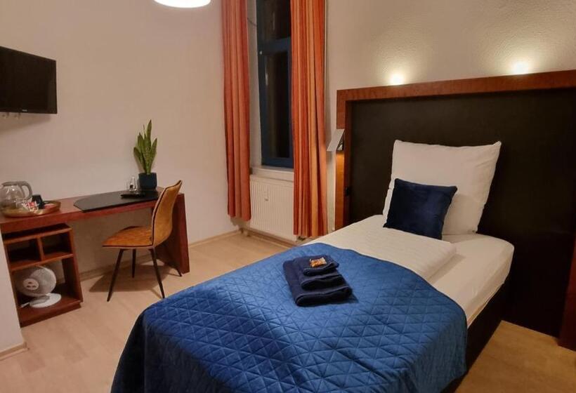 Majatalo Bestvacation   Gästehaus Mit 5 Einzel , Doppelzimmern, 5 Bäder, 7 Betten  Kaffee  Und Teenische, Kos