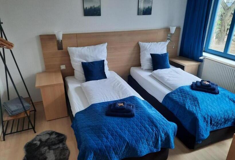 Majatalo Bestvacation   Gästehaus Mit 5 Einzel , Doppelzimmern, 5 Bäder, 7 Betten  Kaffee  Und Teenische, Kos