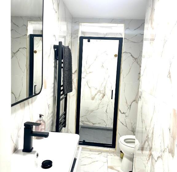 بنسيون Fosse Luxurys